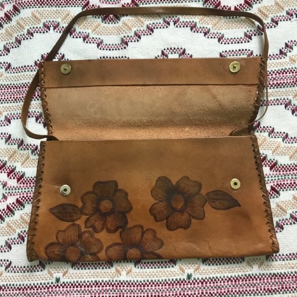 Vintage Hand Tooled  Leather Purse - Picture 10 of 13